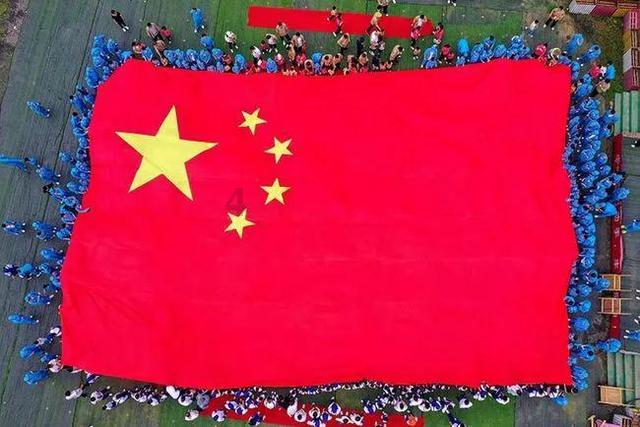父母放权娃管钱,岂料信任被辜负,现场画面